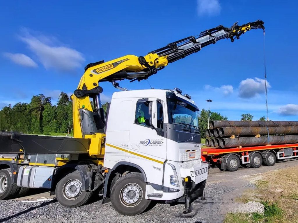 Nostopalvelu ja asennusnostot samalla nosturiautolla